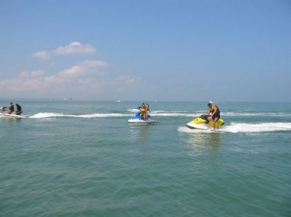 A todo gas en jet ski 